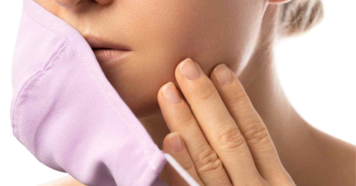 口周りのニキビを治す方法】ニキビの原因や予防法、乾燥から肌を守る
