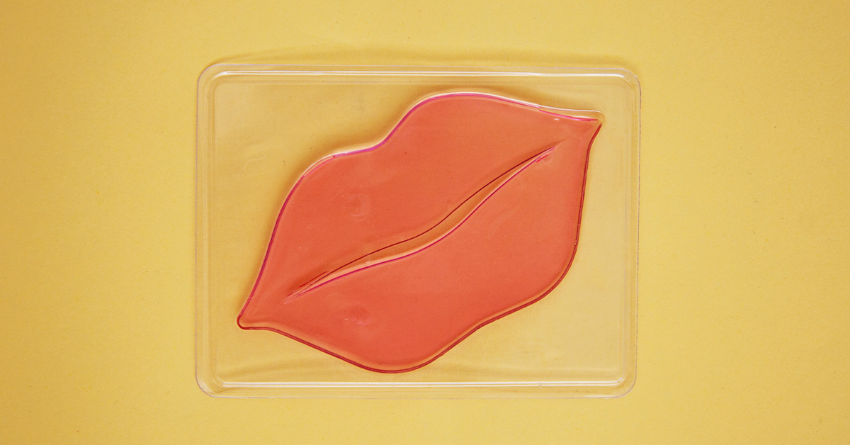 【唇荒れの原因と治す方法5選】NG行動やおすすめリップマスクでぷるツヤ唇に