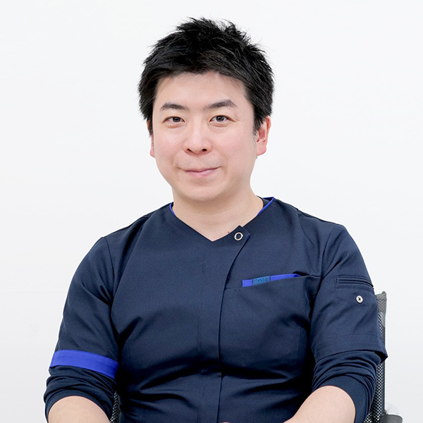 歯科医 / 越智英行