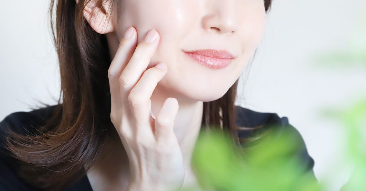 若いのにほうれい線が目立つのは骨格が原因!?【そのメカニズムからコストのかからない消し方まで徹底解説】老け顔を解消して若々しい印象に