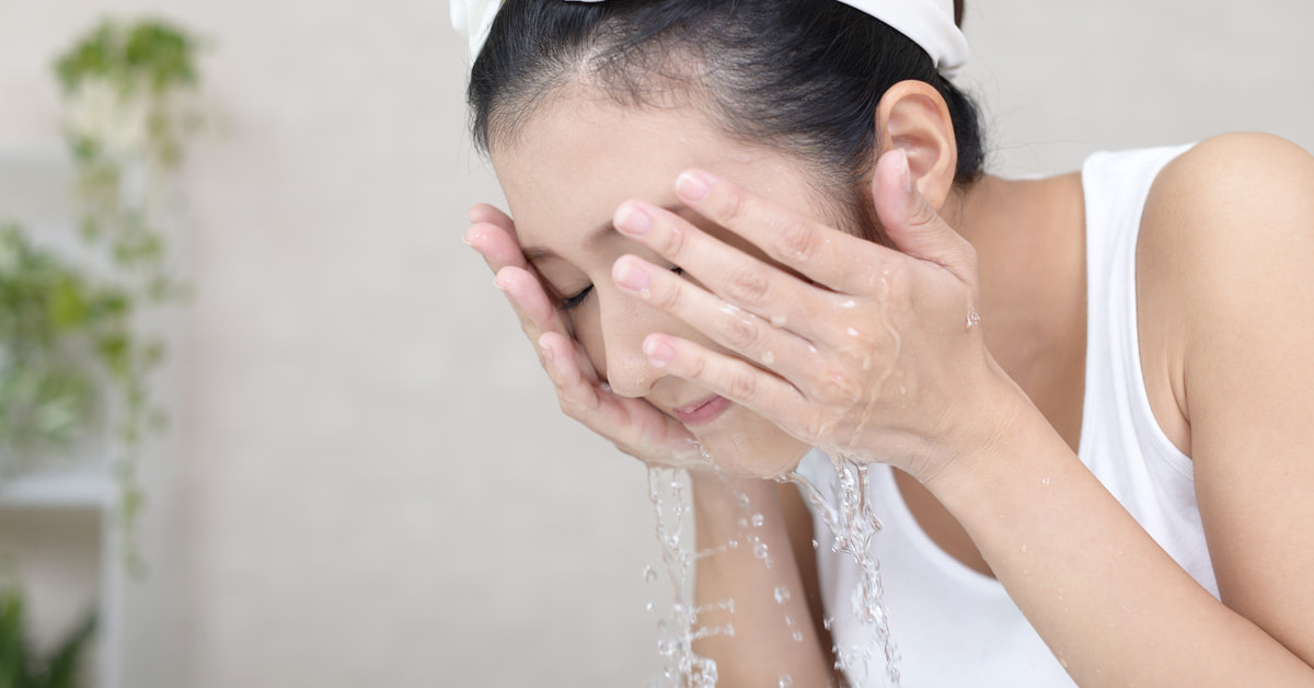 洗顔料で洗顔しない方が美肌を目指せるって本当？水洗顔と洗顔料のメリット・デメリットを徹底比較！