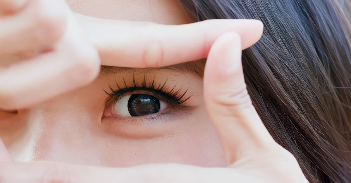 奥二重アイシャドウ