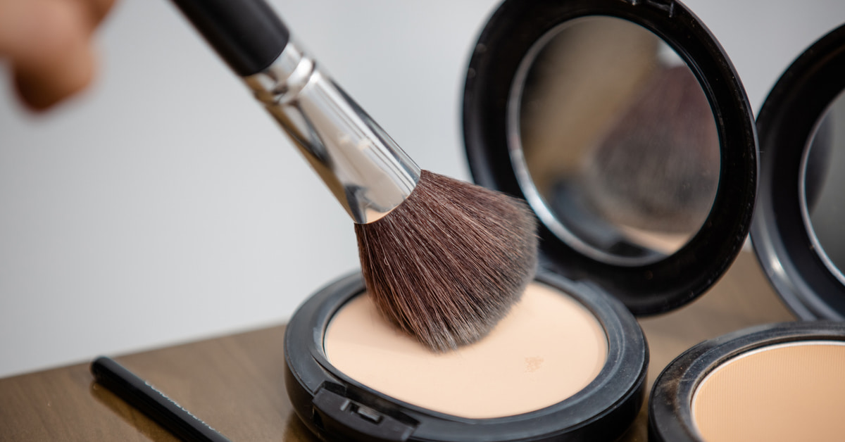 ルースパウダーとプレストパウダーの選び方|3つのポイントを押さえればアイテム選びで失敗しない!