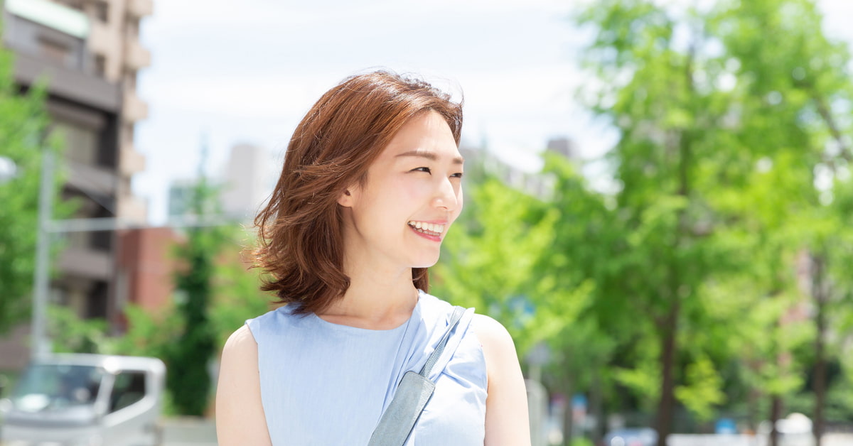 プレストパウダーとは肌のキメを整え、なめらかな肌にしてくれる!なりたい肌に合わせて選んで外出を思いっきり楽しもう!