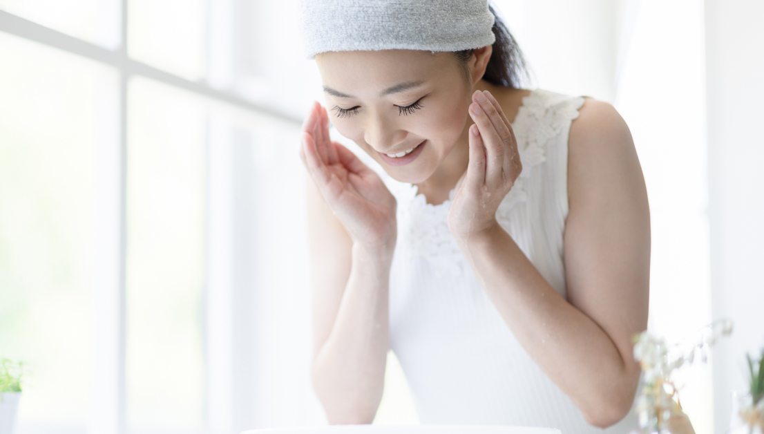 拭き取り化粧水の使い方とは?正しいケアの順番・注意点を押さえて効果的に取り入れよう