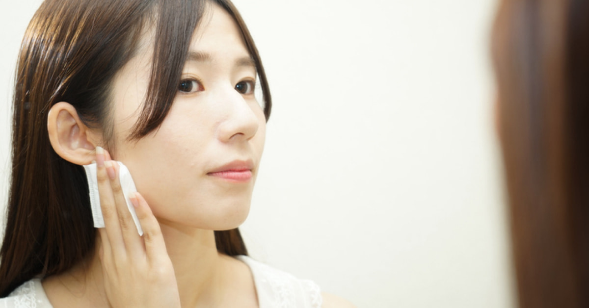 拭き取り化粧水の正しい使い方は?拭き取りのコツと注意点を押さえて、効果的なケアへ