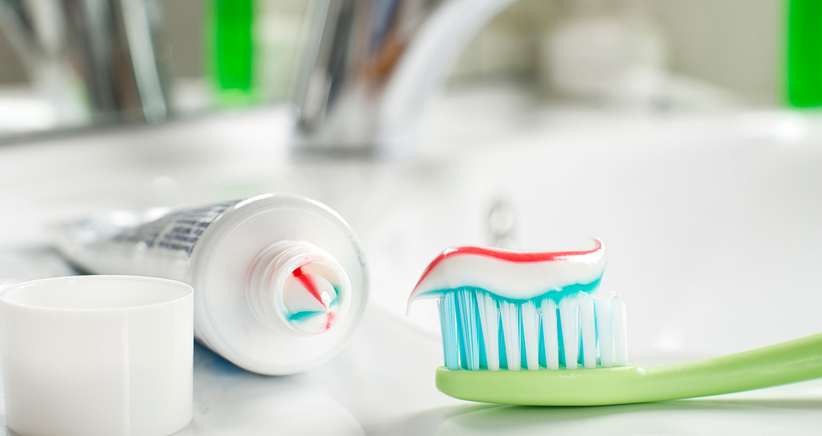 自宅ケアでも真っ白な歯を目指せる!歯の黄ばみを改善してくれる歯磨き粉はどれ?