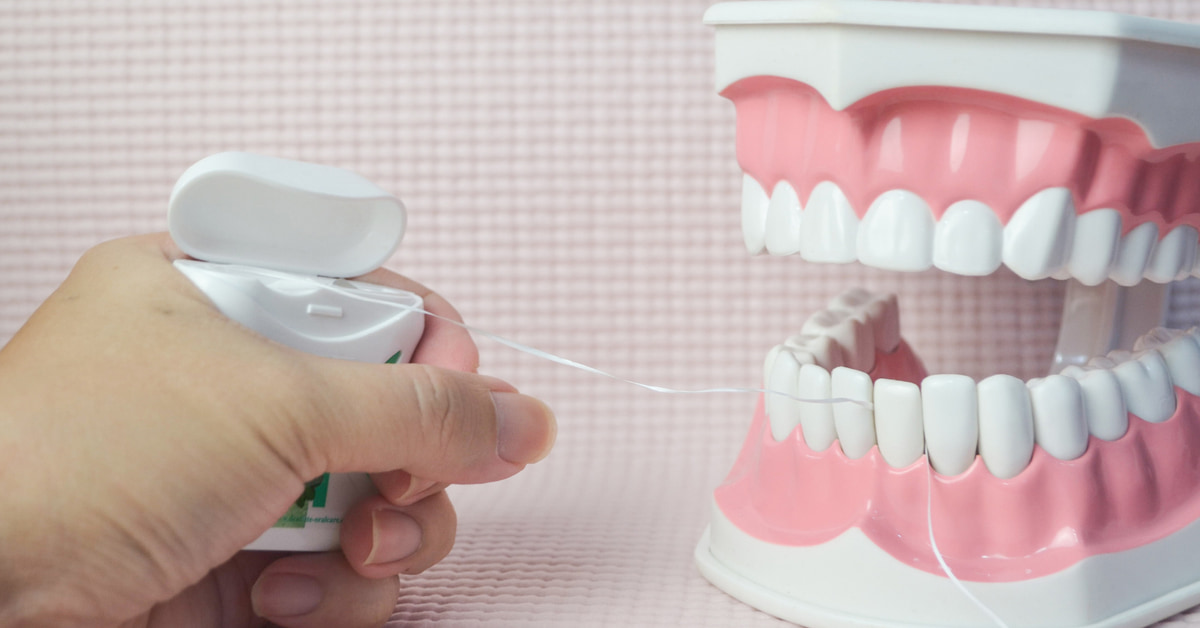 歯間ブラシが臭いときの改善法は？正しい使い方をマスターして効率的に歯垢を落とそう
