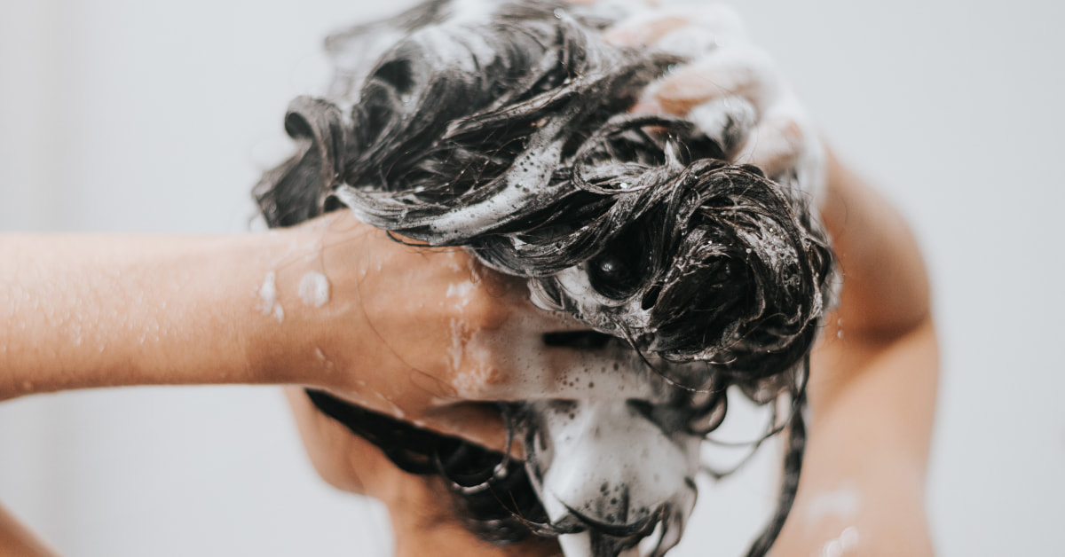 ピンクシャンプーは色をつける目的なので髪以外の場所には注意!気を付けるポイントと使い方を3つ紹介