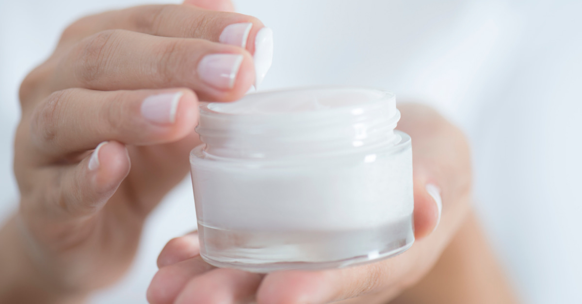 【トップコートを塗っても安心!】爪のケア方法とダメージを防ぐポイントを徹底解説!