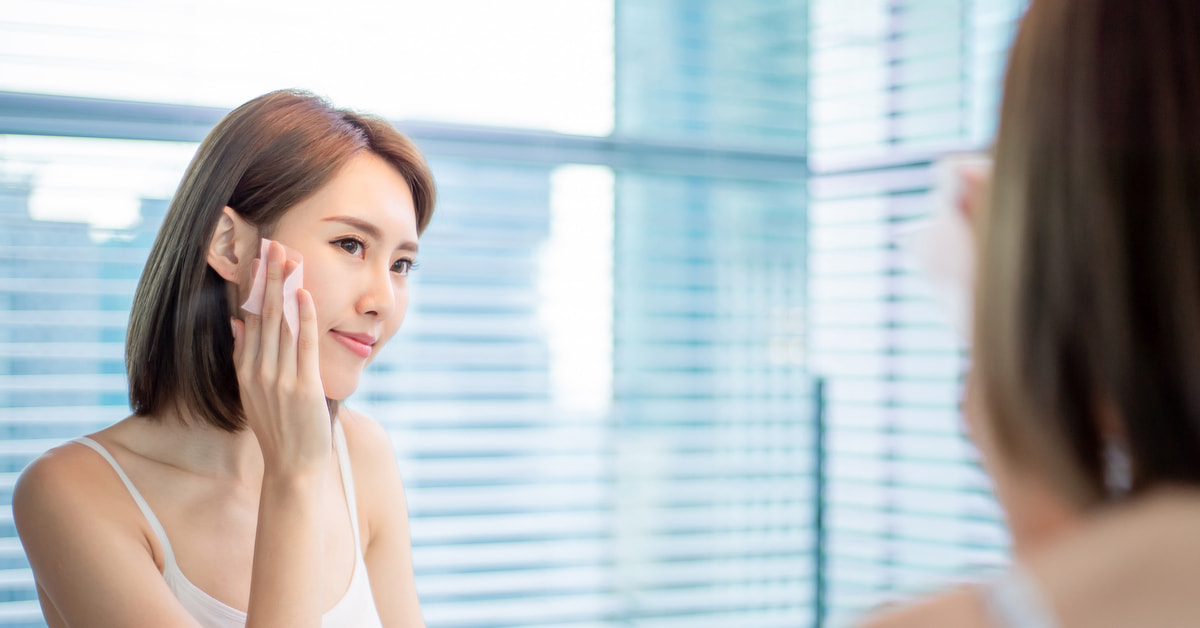 【あぶらとり紙のデメリットなしの使いこなし術】基本的な使い方にプラスαしてメイクのキープ力&美肌効果をアップさせちゃおう