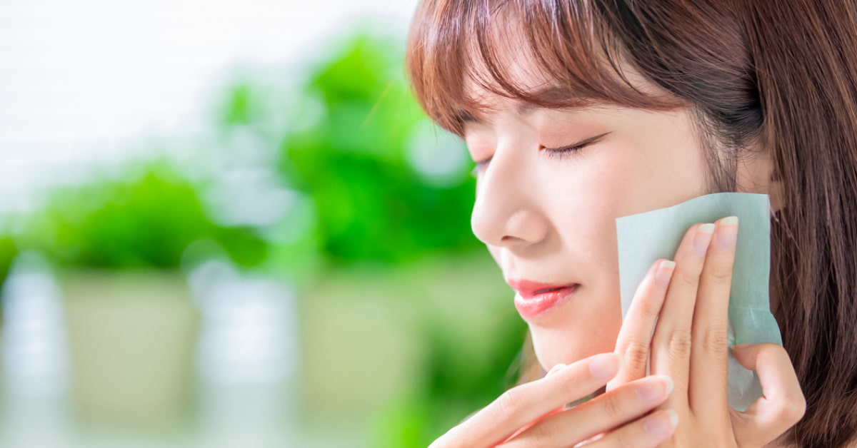 あぶらとり紙はどんな効果があるか知ってる?肌悩みや肌環境の改善が期待できるその魅力や特徴を紹介
