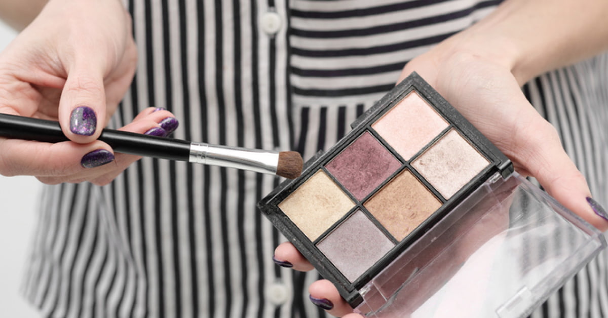 アイシャドウブラシの使い方のコツとお手入れ方法│初心者でも簡単に崩れにくいメイクができる