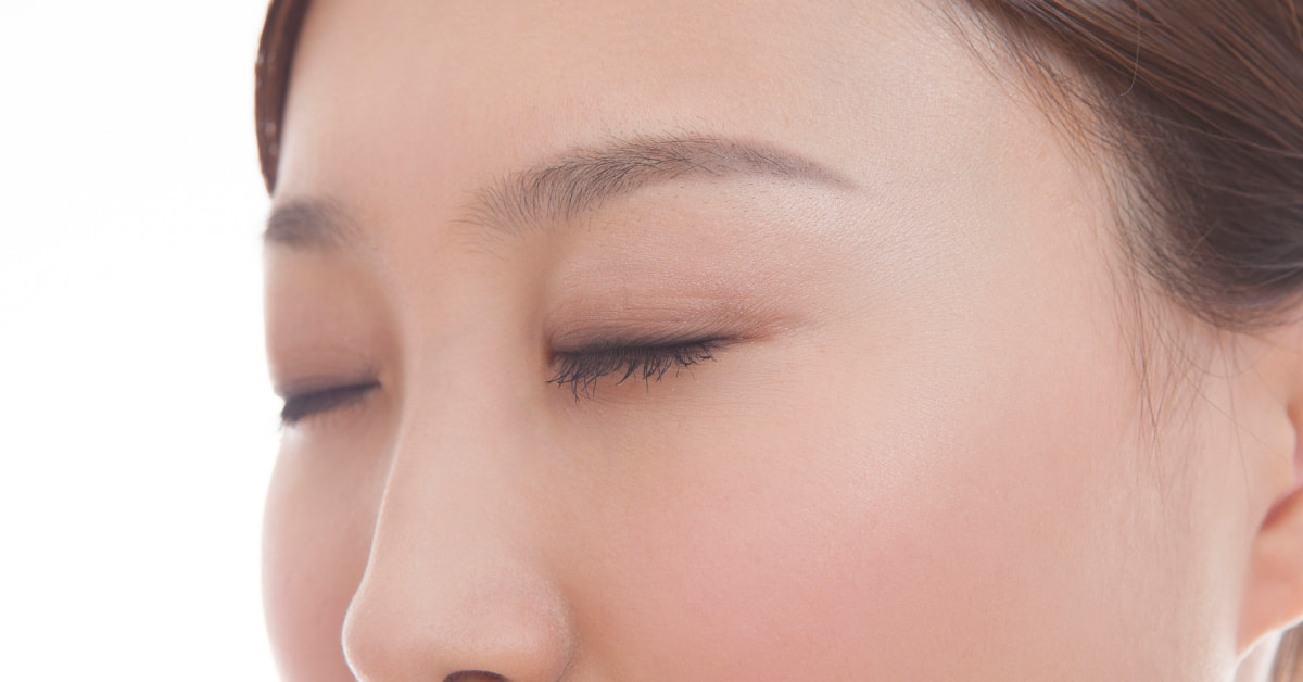 アイシャドウの塗り方と部分別ブラシの選び方を紹介！まぶたにフィットしてきれいなアイメイクが長持ちする