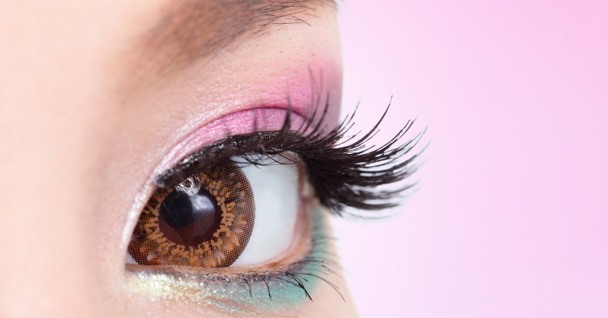 アイシャドウブラシの正しい選び方は？誰でも簡単におしゃれなアイメイクができる