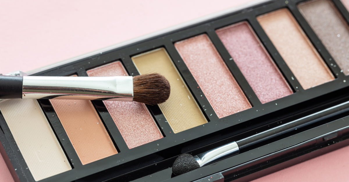 アイシャドウブラシのメリットは？上手な選び方で魅力的な目もとになれる