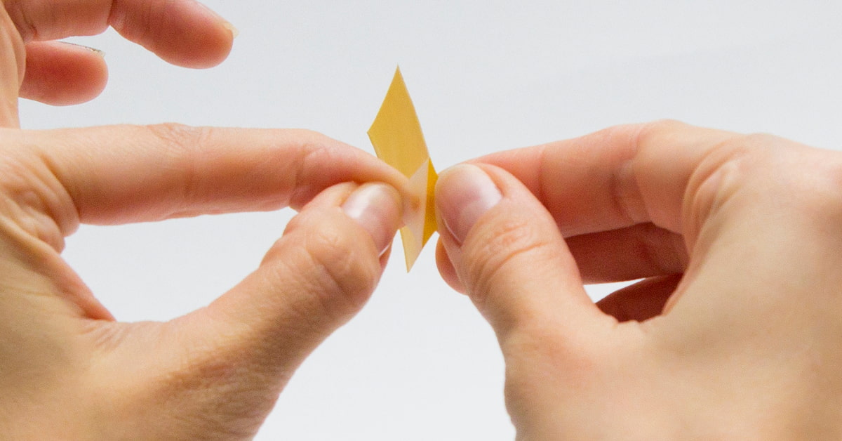 テープできれいな二重がつくれない人必見!【貼り方の裏技を大公開】試す価値アリの方法を紹介