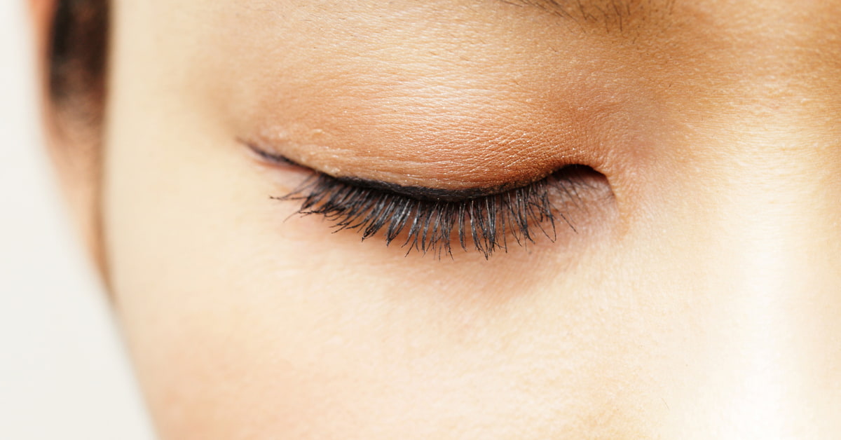 【絆創膏を貼っていることがバレないアイメイク方法】くっきり二重をさらに美しく際立たせよう!