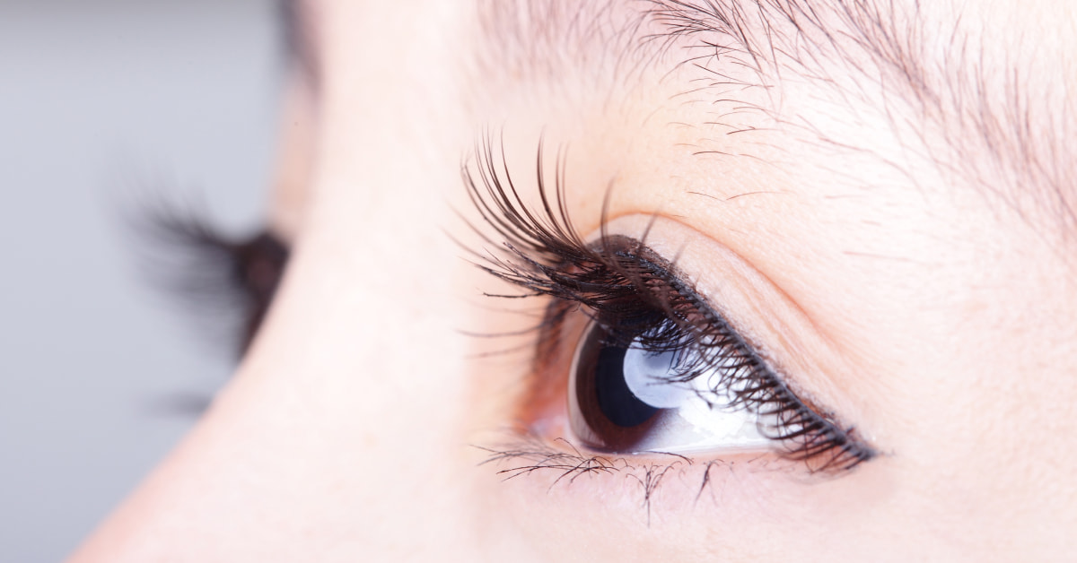 透明マスカラのカールキープ力をあげる裏技を3つ紹介!家にあるアイテムで簡単に上向きまつ毛がつくれる