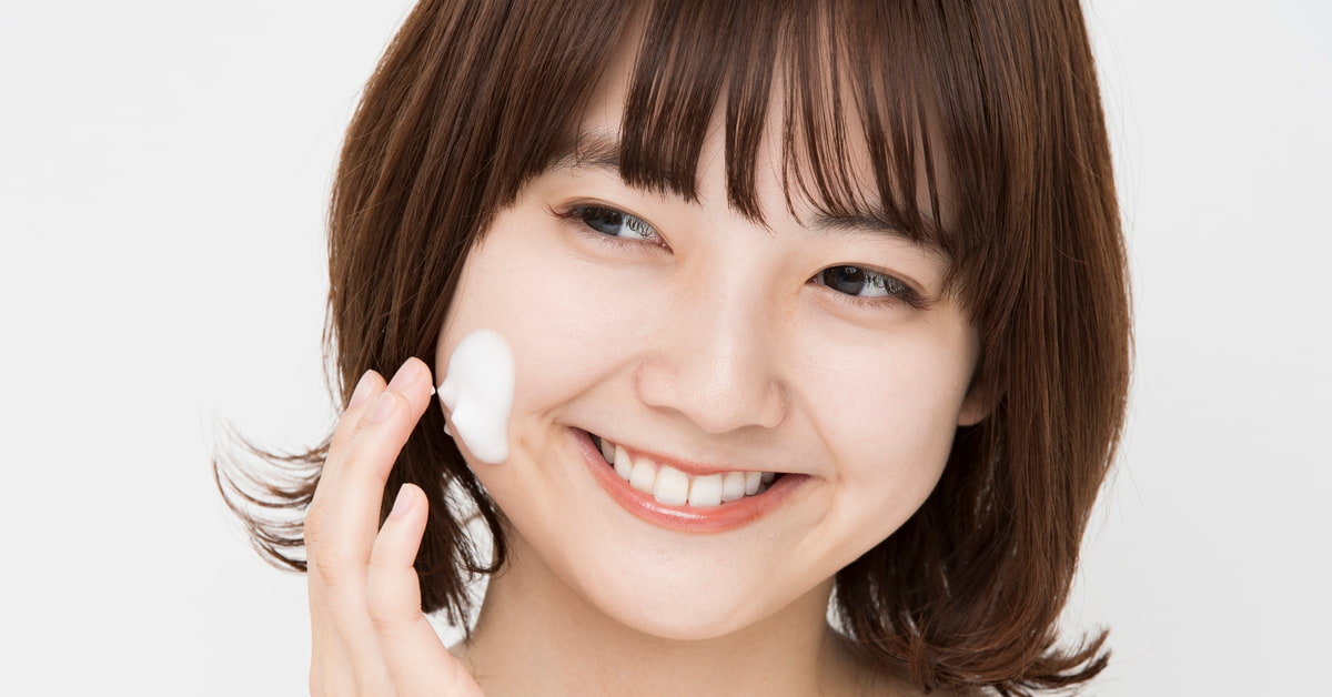 塗るボトックスのメリットとは?美容大国 韓国で人気のアイテムで、自宅で手軽にシワ対策を始めよう!