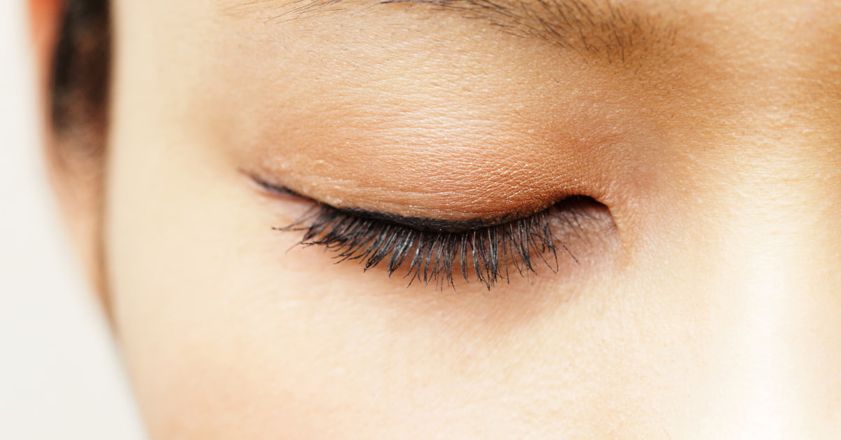 奥二重のアイシャドウの塗り方5ステップ│腫れぼったさをカバーして垢抜け顔になろう