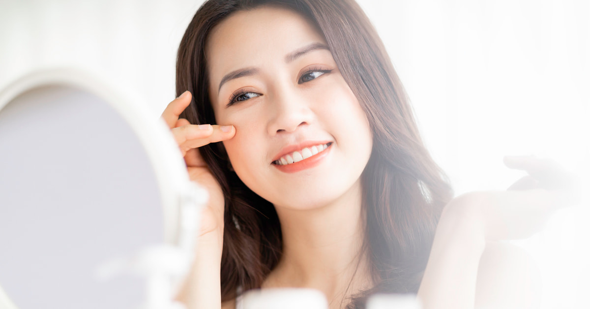 奥二重さんのアイシャドウは色選びで仕上がりUP!立体感のある目もとで垢抜けを叶えよう