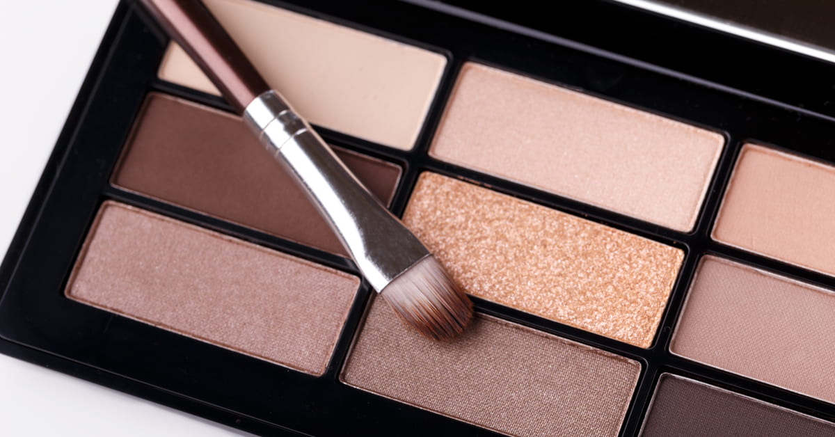 奥二重さんに似合うアイシャドウの色&避けたい色を解説!まぶたの厚みをカバーして奥行きのある瞳へ