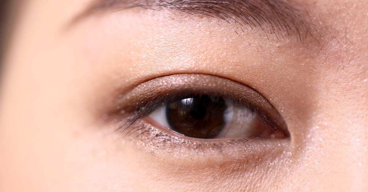 奥二重さん向けアイシャドウの塗り方!色を使いこなしてナチュラルなデカ目に仕上げよう